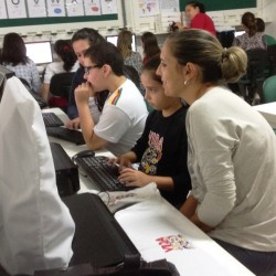 mamães usando o computador
