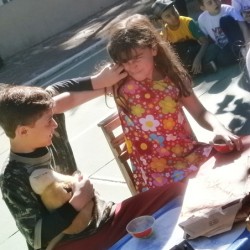 Pedro e Helena encenando