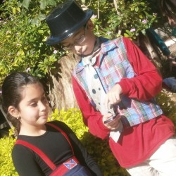 Duda e Lucas fantasiados