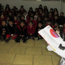 Duda contando história