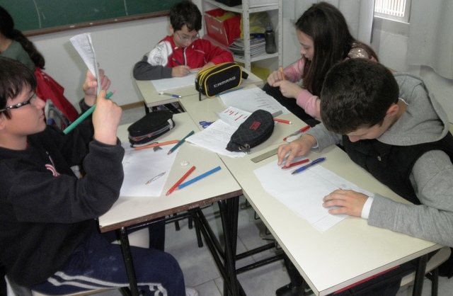 5º ano construindo cartazes