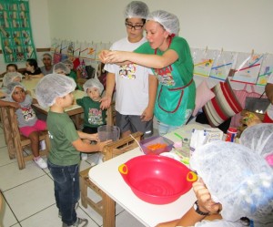 Nível 2 fazendo bolo de Páscoa