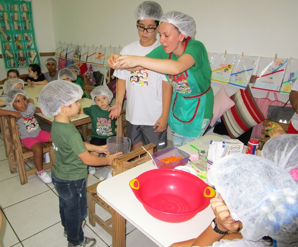 Nível 2 fazendo bolo de Páscoa