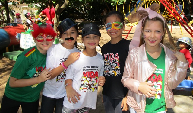 Crianças fantasiadas