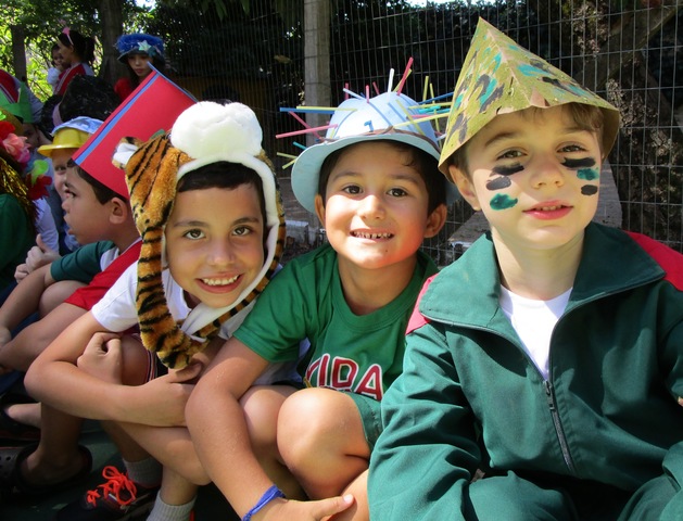 Crianças fantasiadas