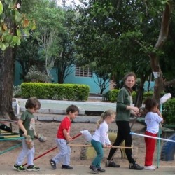 crianças brincando
