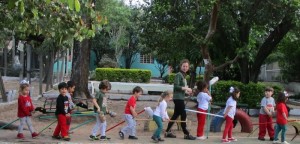 crianças brincando
