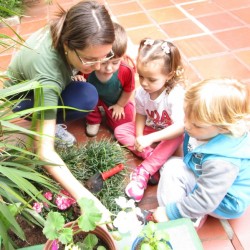 crianças brincando