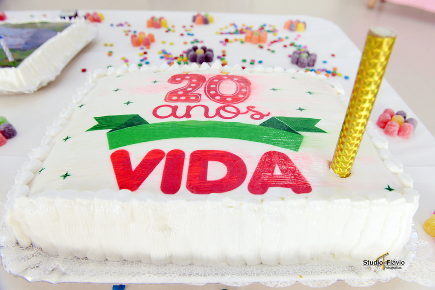 bolo de 20 anos