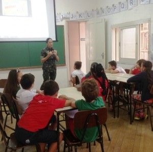 participação da tenente com os alunos