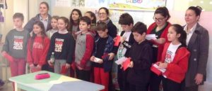 Crianças em atividade para Santa Casa