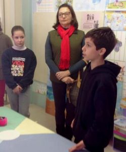 Crianças em atividade para Santa Casa