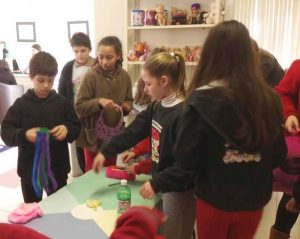 Crianças em atividade para Santa Casa
