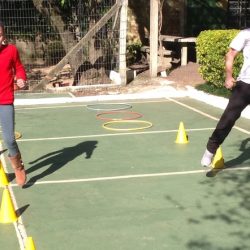 crianças em circuito