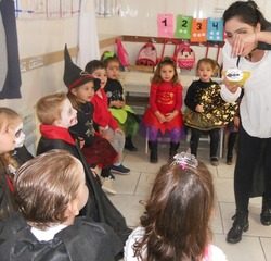 A HALLOWEEN FULL OF LIFE