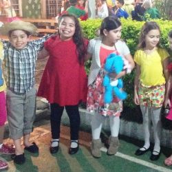 crianças na noite do pijama