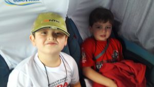 crianças no ônibus