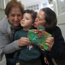 família
