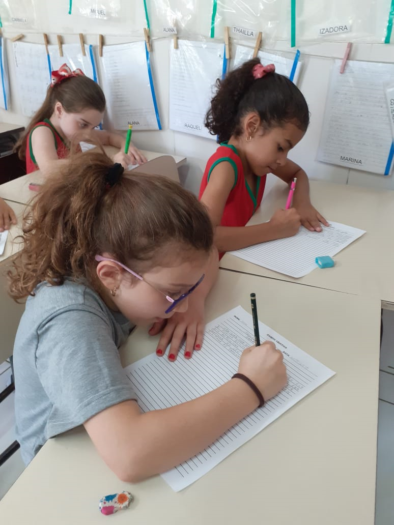 ESCREVER, ESCREVER, ESCREVER E SE DIVERTIR