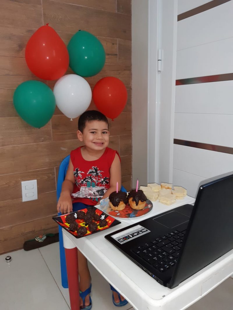 Turmas comemoram os 25 anos de Escola Vida